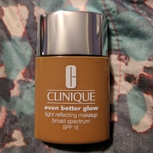 Clinique Even Better Glow Foundation in Golden